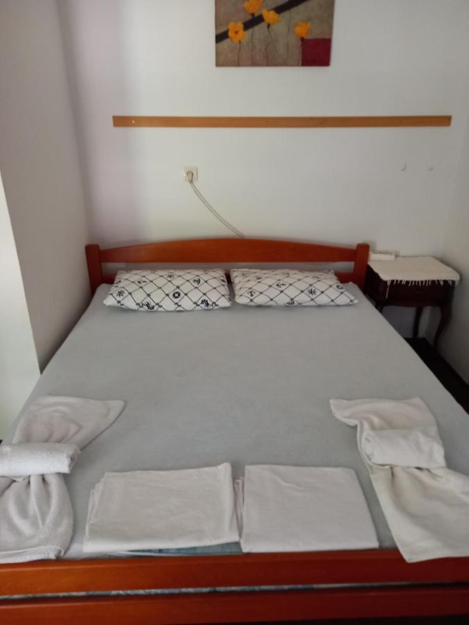 Sea View Hotel Risan Bagian luar foto