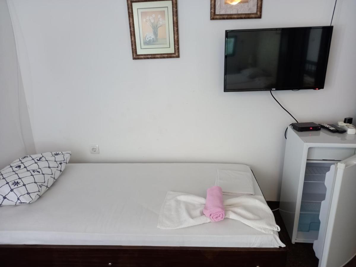 Sea View Hotel Risan Bagian luar foto