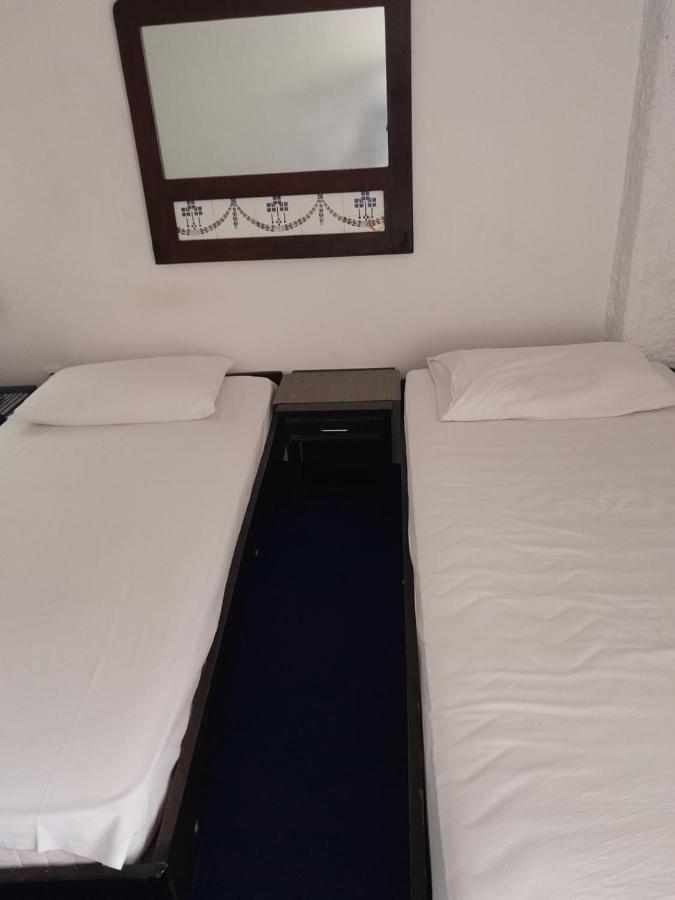 Sea View Hotel Risan Bagian luar foto