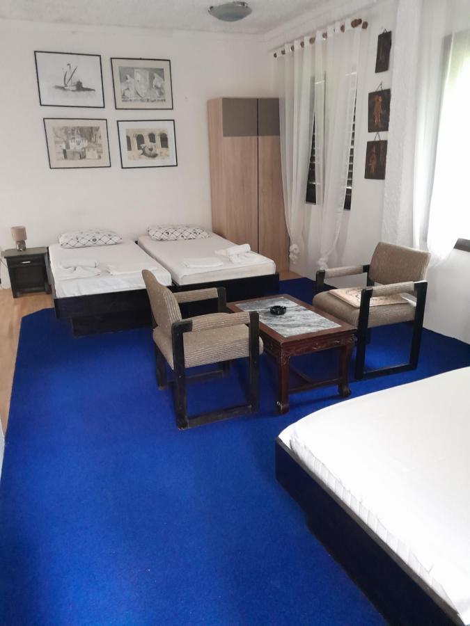 Sea View Hotel Risan Bagian luar foto